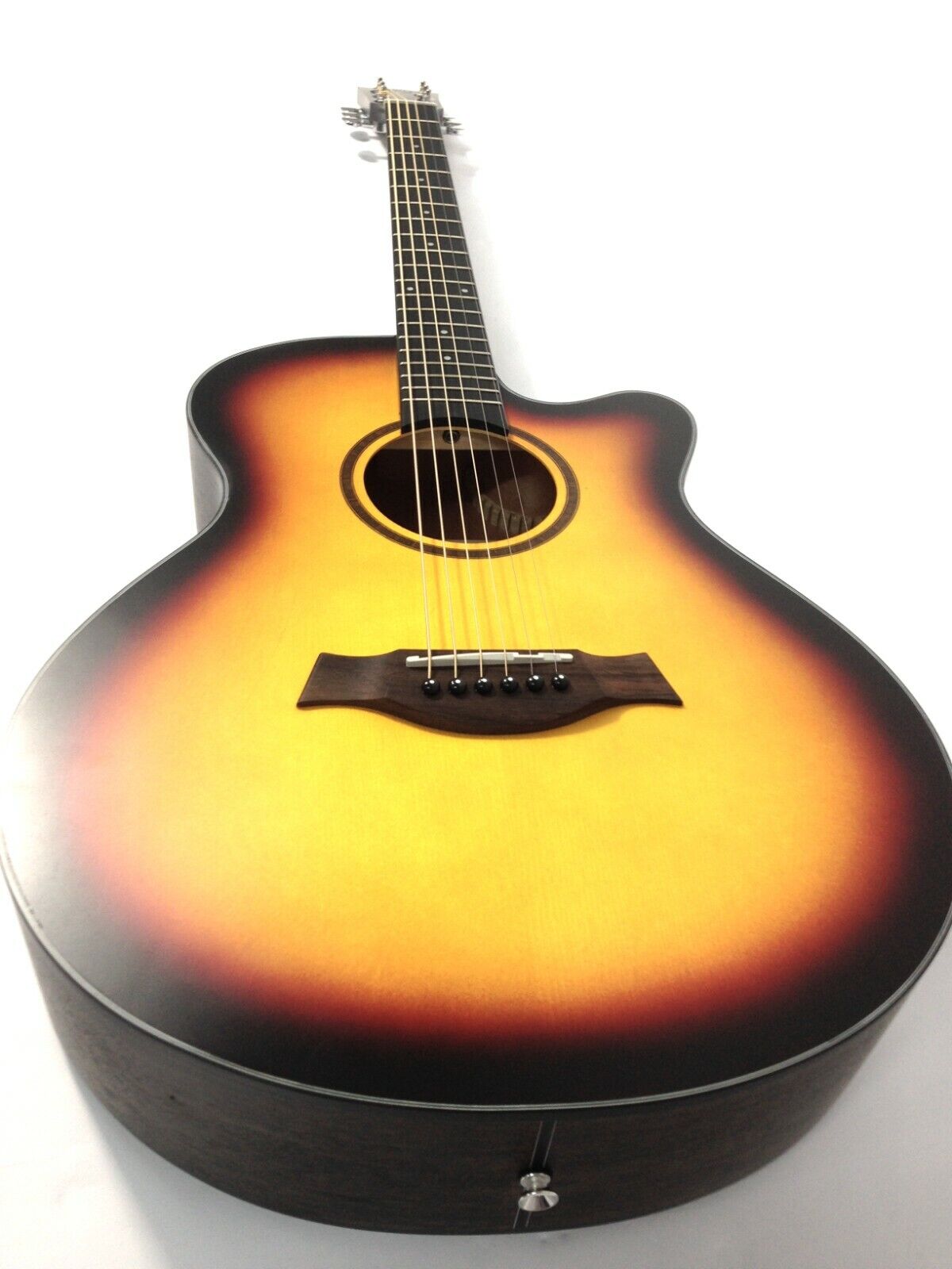 Mentreel Traveler OM Cutaway Spruce Top Acoustic Guitar - Sunburst HM200MMBN